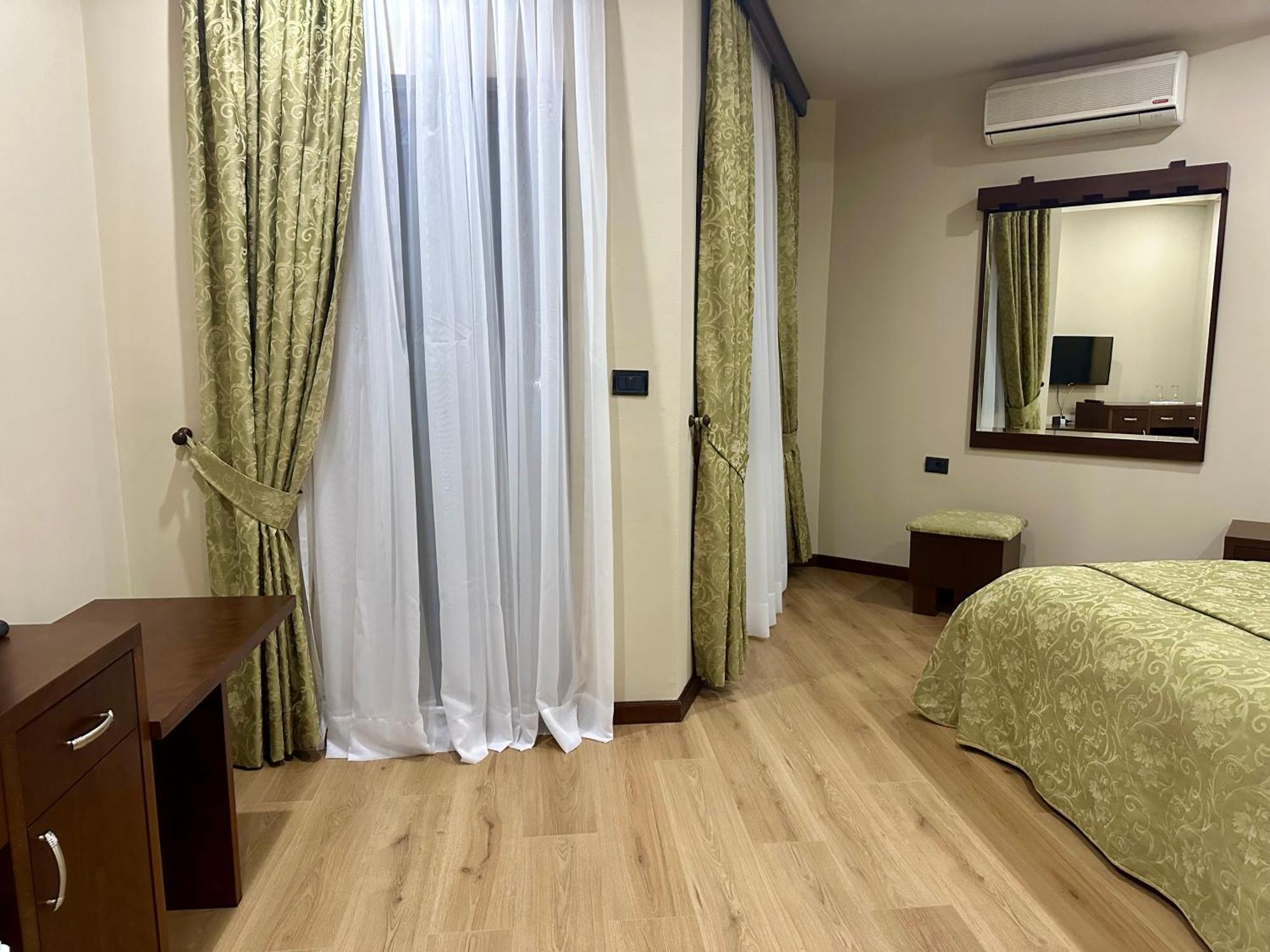 Rritja E Koranit Hotel Tushemisht Kültér fotó